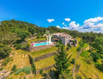 8 Bed House for sale