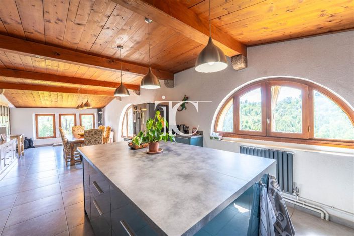 Image No.10-8 Bed House for sale