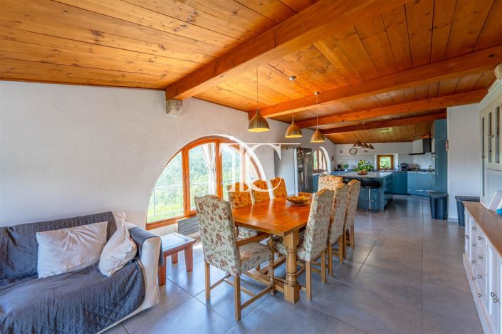 Image No.17-8 Bed House for sale