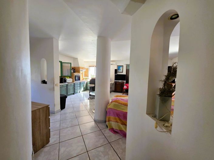 Image No.6-6 Bed House for sale