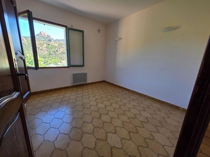 Image No.7-6 Bed House for sale