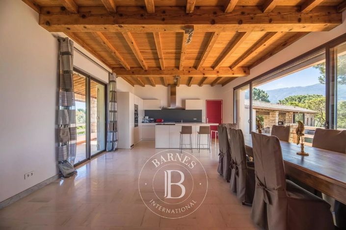 Image No.10-5 Bed House for sale