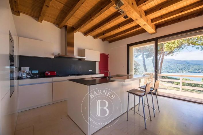 Image No.11-5 Bed House for sale