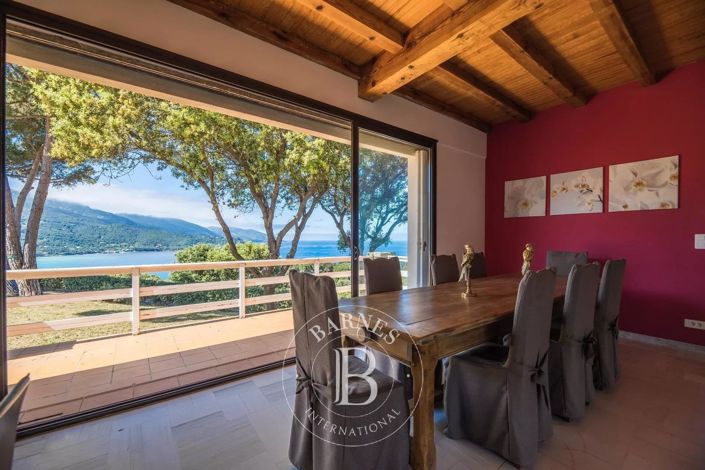 Image No.9-5 Bed House for sale