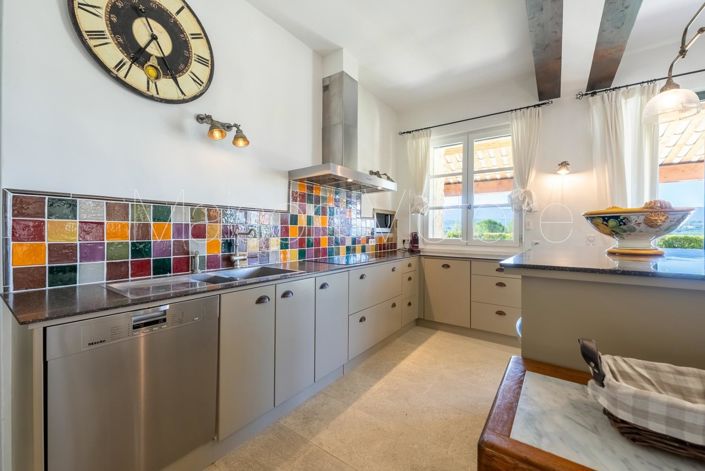 Image No.18-8 Bed House for sale