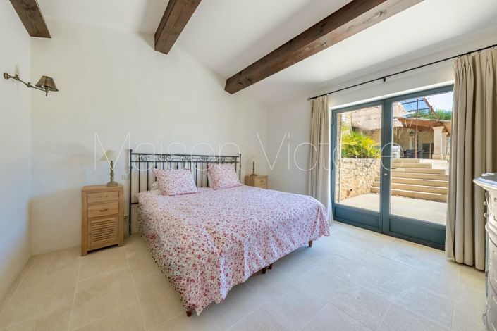 Image No.24-8 Bed House for sale