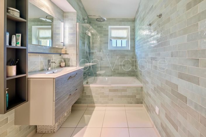 Image No.28-8 Bed House for sale