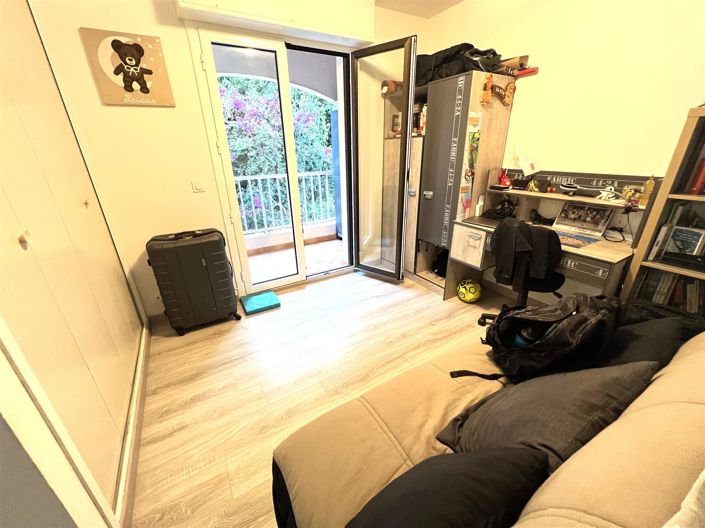 Image No.12-3 Bed Apartment for sale