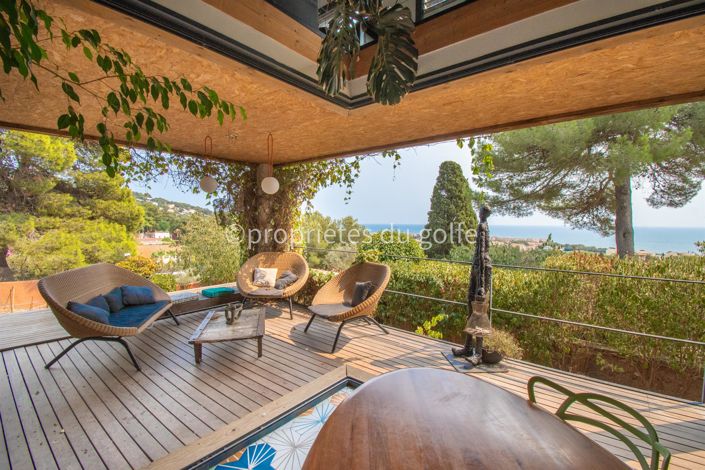 Image No.1-4 Bed House for sale