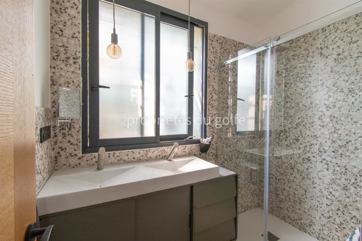 Image No.18-4 Bed House for sale