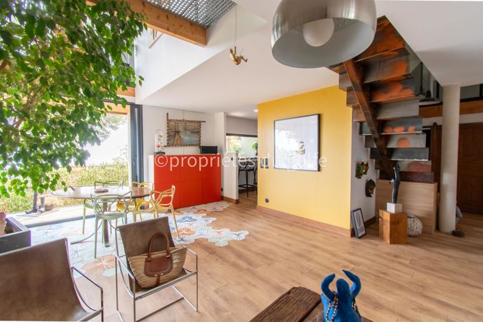 Image No.8-4 Bed House for sale