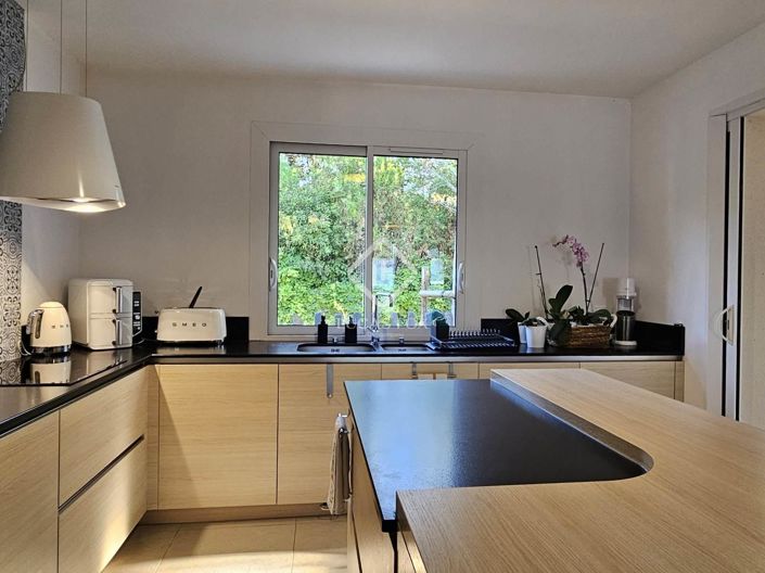 Image No.12-4 Bed House for sale