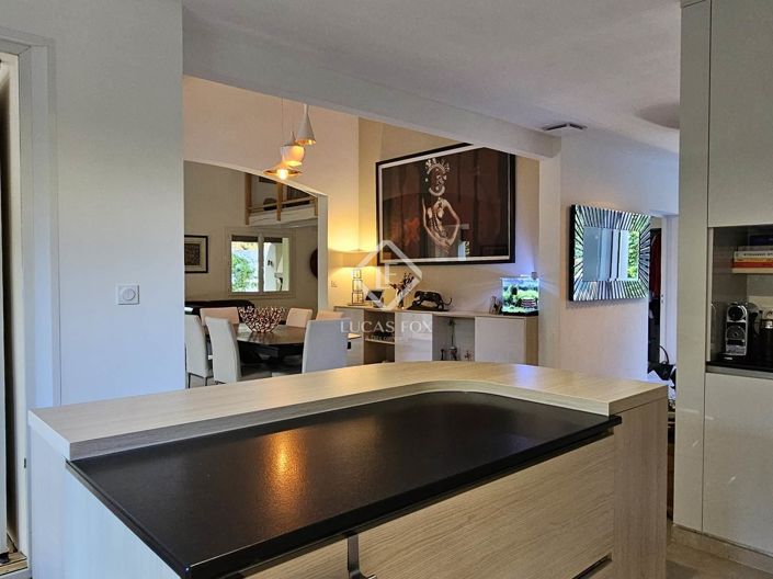 Image No.6-4 Bed House for sale