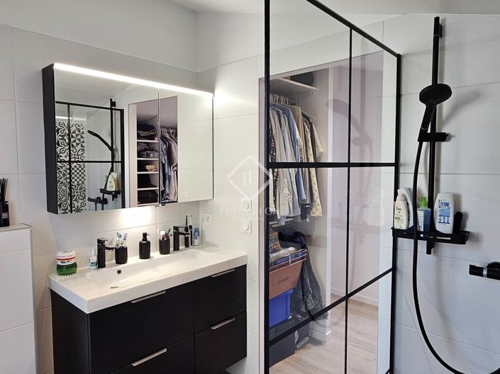 Image No.8-4 Bed House for sale