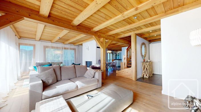 Image No.10-5 Bed Property for sale