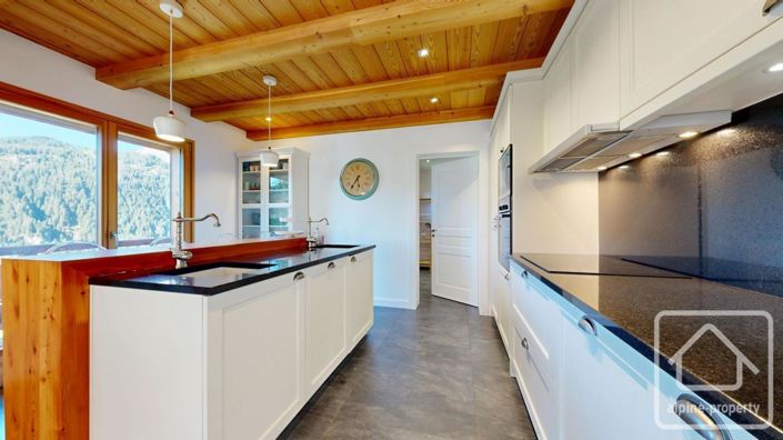 Image No.20-5 Bed Property for sale