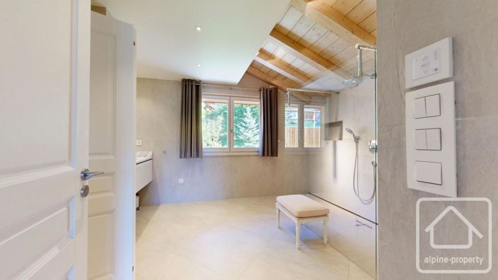 Image No.25-5 Bed Property for sale