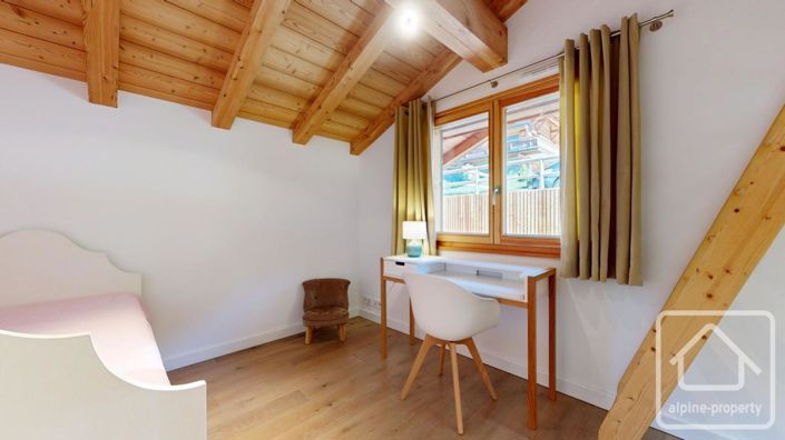 Image No.32-5 Bed Property for sale