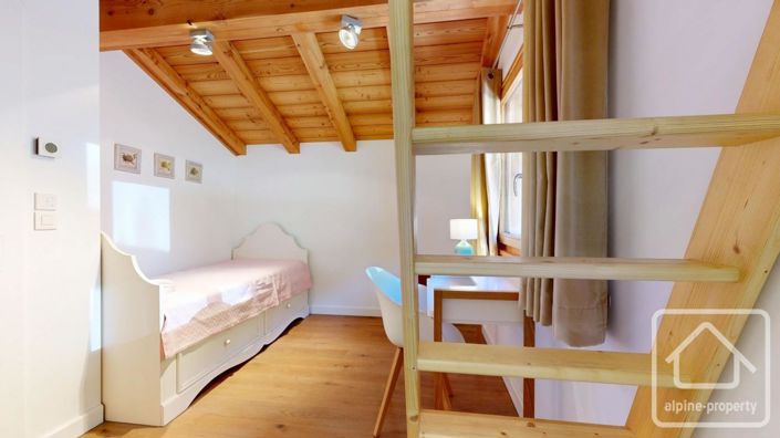 Image No.33-5 Bed Property for sale