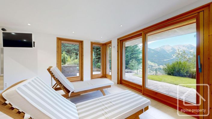 Image No.40-5 Bed Property for sale