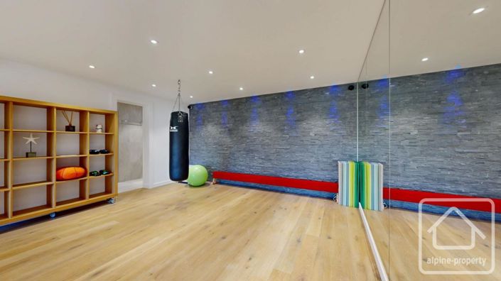 Image No.42-5 Bed Property for sale