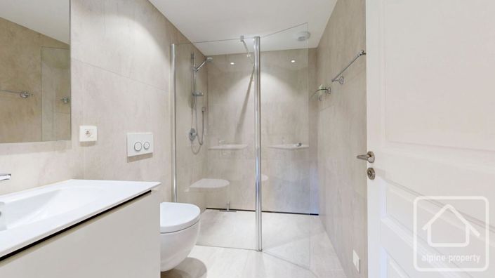 Image No.45-5 Bed Property for sale