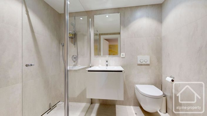 Image No.47-5 Bed Property for sale