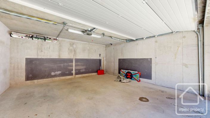 Image No.50-5 Bed Property for sale