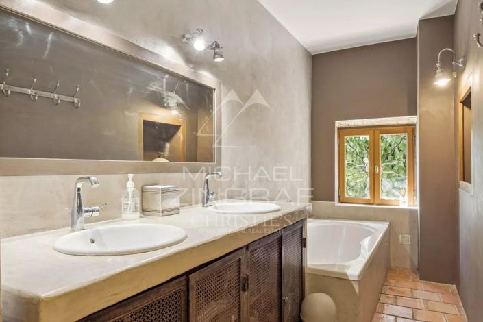 Image No.8-4 Bed House for sale