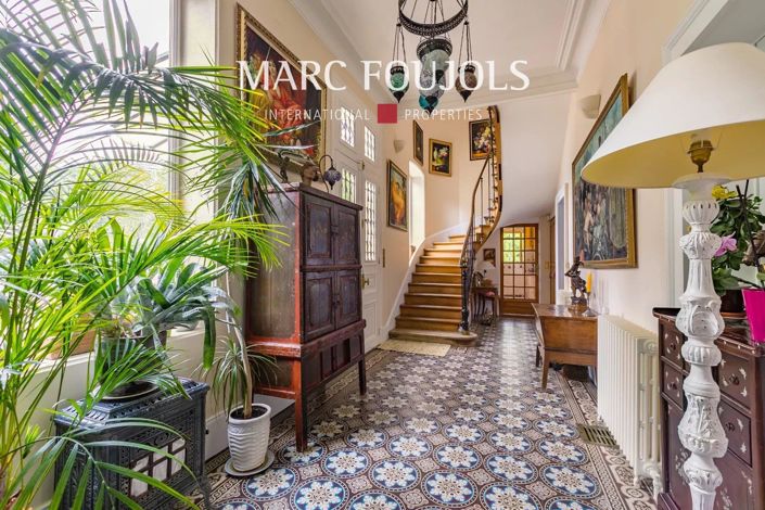 Image No.6-8 Bed House for sale