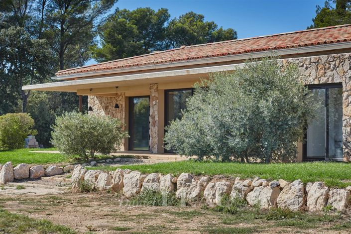 Image No.1-5 Bed House for sale