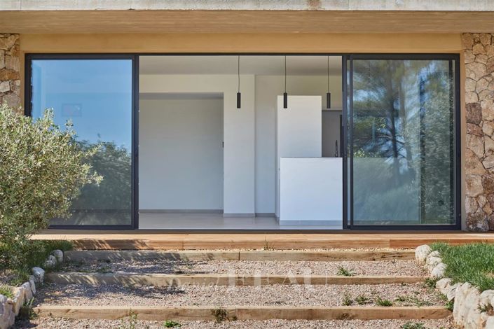 Image No.11-5 Bed House for sale