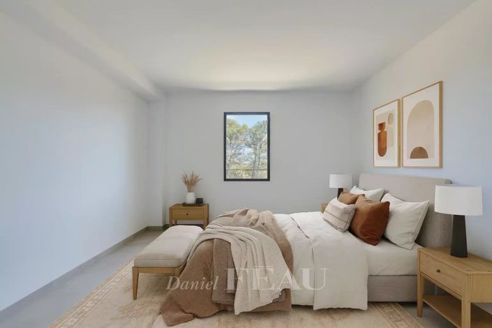 Image No.4-5 Bed House for sale