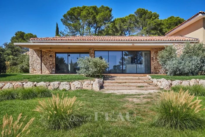 Image No.7-5 Bed House for sale