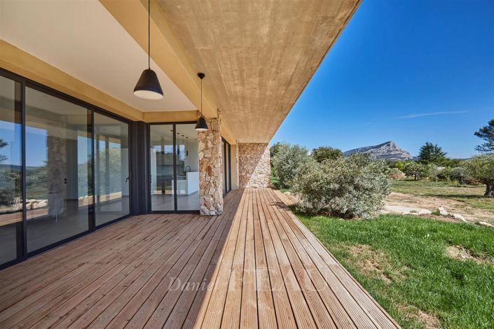 Image No.9-5 Bed House for sale