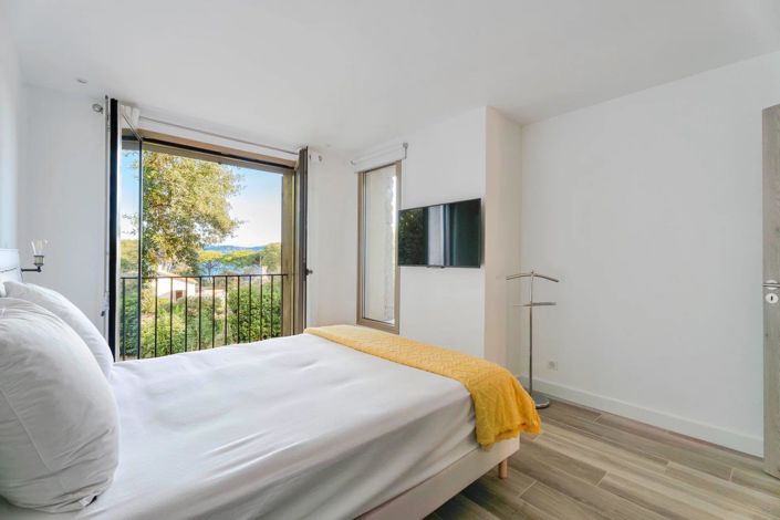 Image No.11-5 Bed House for sale