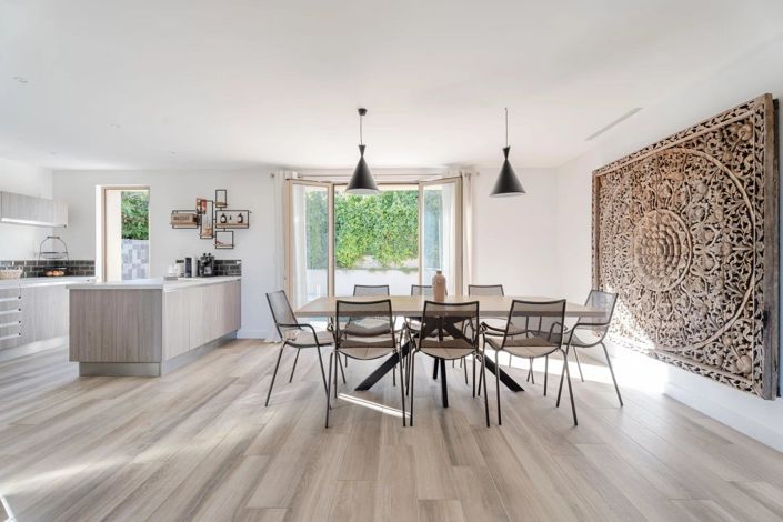 Image No.8-5 Bed House for sale