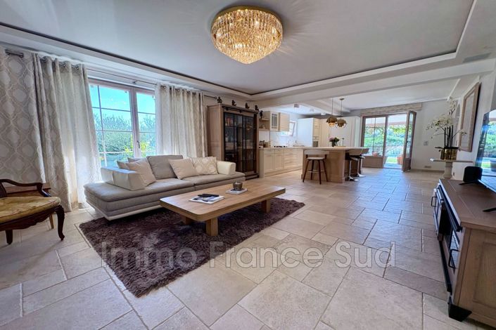 Image No.16-5 Bed House for sale