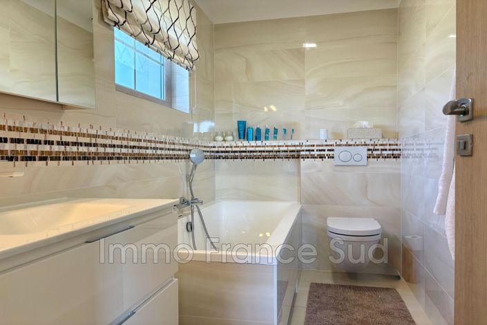 Image No.18-5 Bed House for sale