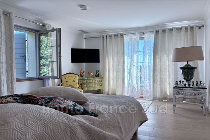 Image No.19-5 Bed House for sale