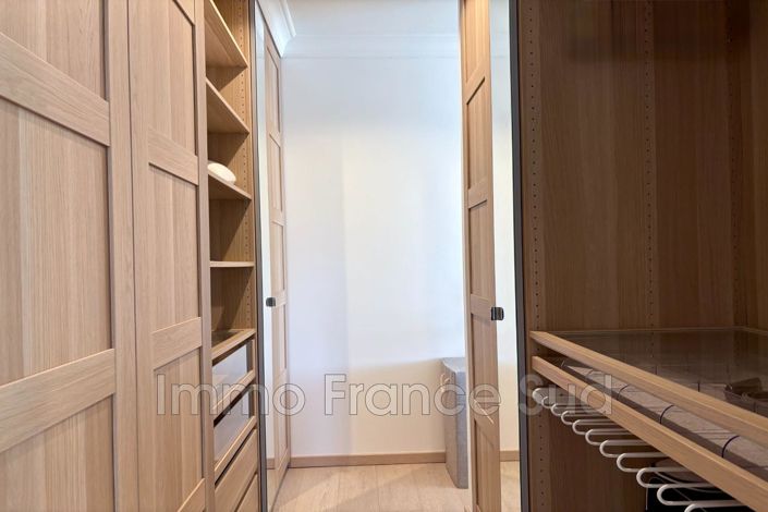 Image No.20-5 Bed House for sale