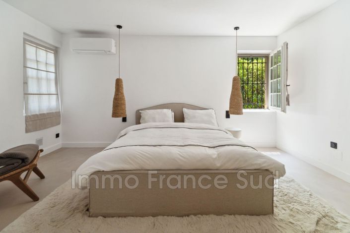 Image No.20-5 Bed House for sale