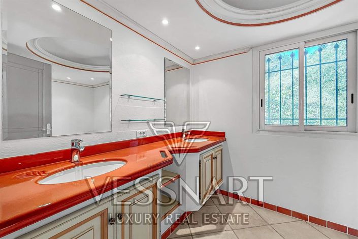 Image No.8-3 Bed House for sale