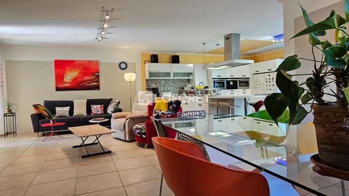 Image No.8-3 Bed House for sale