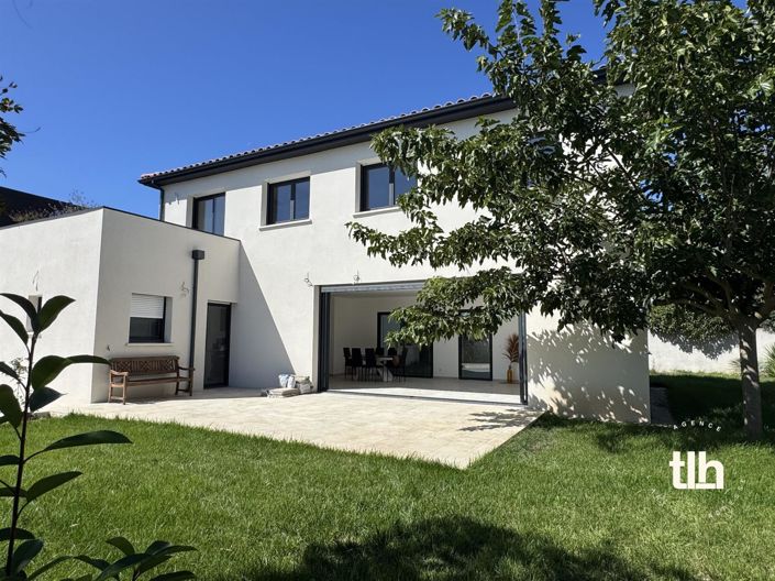 Image No.2-4 Bed House for sale