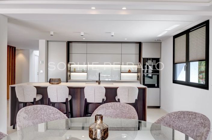 Image No.5-5 Bed House for sale