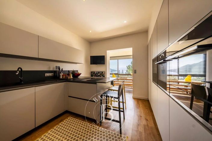 Image No.6-3 Bed House for sale