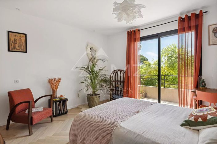 Image No.7-5 Bed House for sale