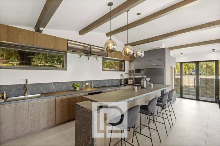 Image No.12-5 Bed House for sale