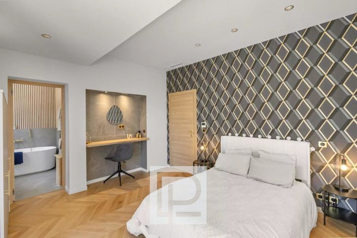 Image No.17-5 Bed House for sale